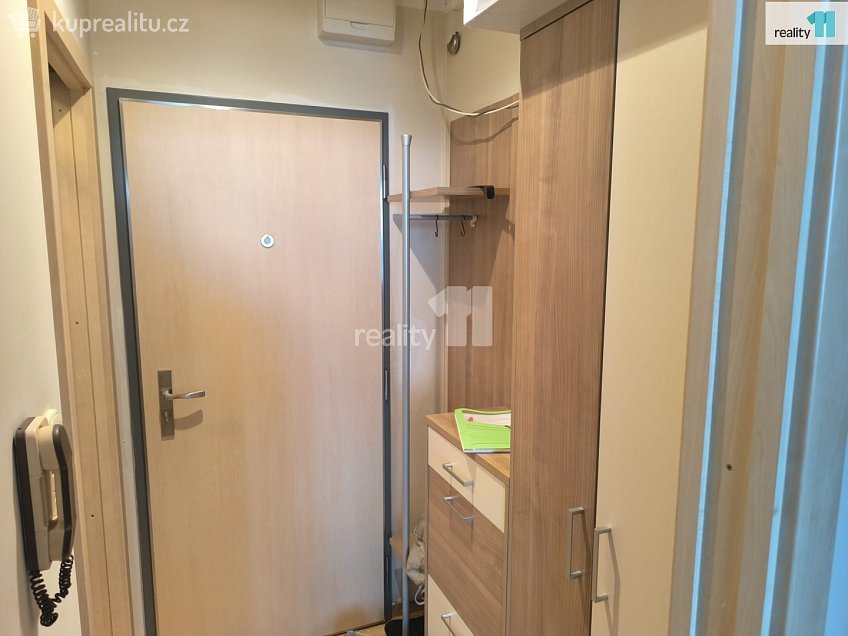 Pronájem bytu 1+kk 20 m^2 Železničářská, Česká Lípa 