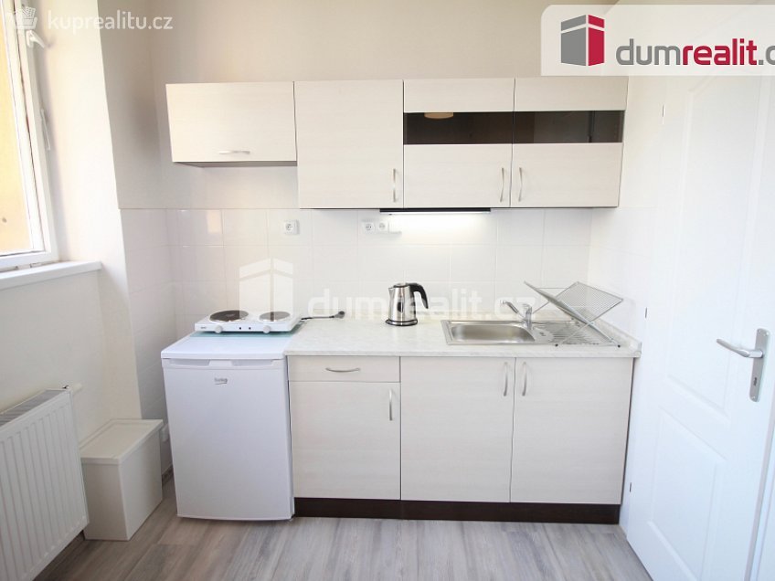 Pronájem bytu 1+kk 25 m^2 Ke Koulce, Praha 5 