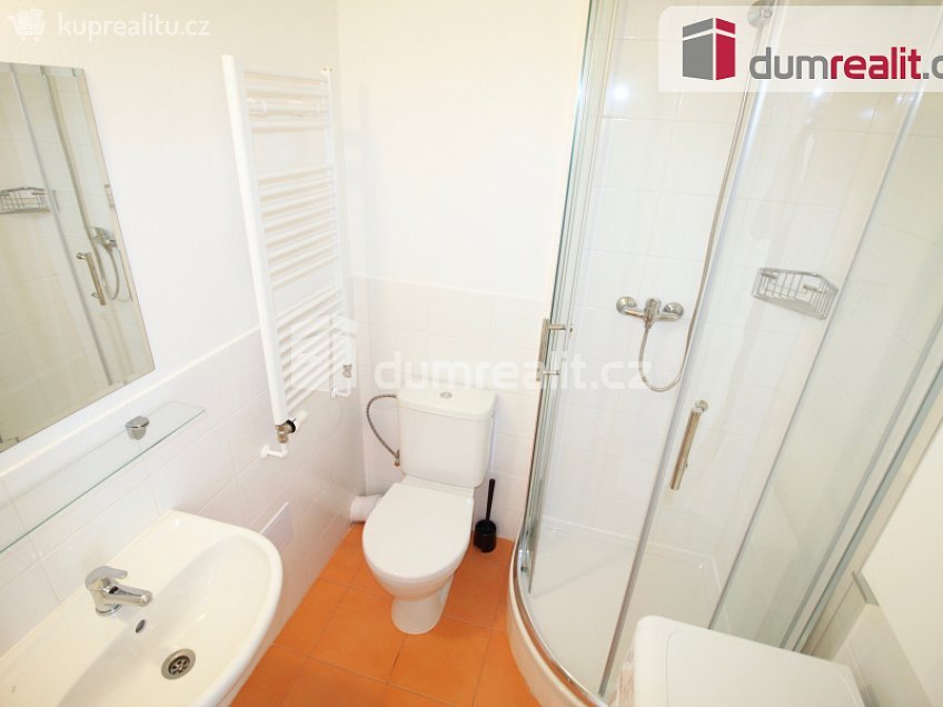 Pronájem bytu 1+kk 25 m^2 Ke Koulce, Praha 5 