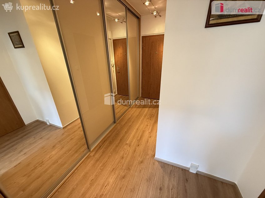 Pronájem bytu 2+kk 45 m^2 Kosmická, Praha 11 