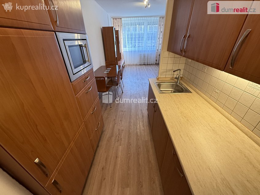 Pronájem bytu 2+kk 45 m^2 Kosmická, Praha 11 