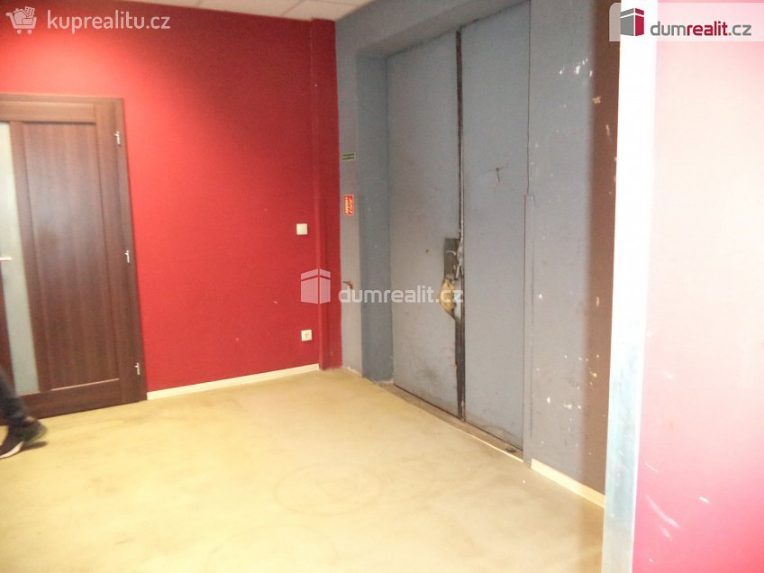 Pronájem  obchodních prostor 175 m^2 Krmelínská, Ostrava 