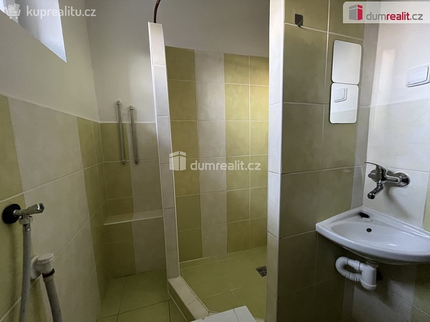 Pronájem bytu 3+1 60 m^2 Chržínská, Velvary 