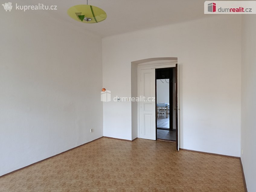 Pronájem bytu 3+1 80 m^2 Holečkova, Praha 5 