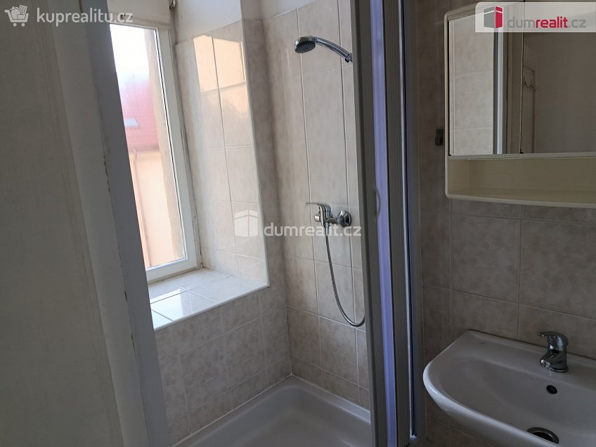 Pronájem bytu 3+1 80 m^2 Holečkova, Praha 5 