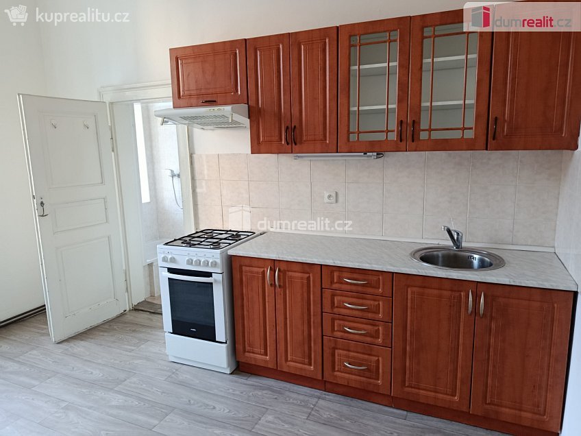 Pronájem bytu 3+1 80 m^2 Holečkova, Praha 5 