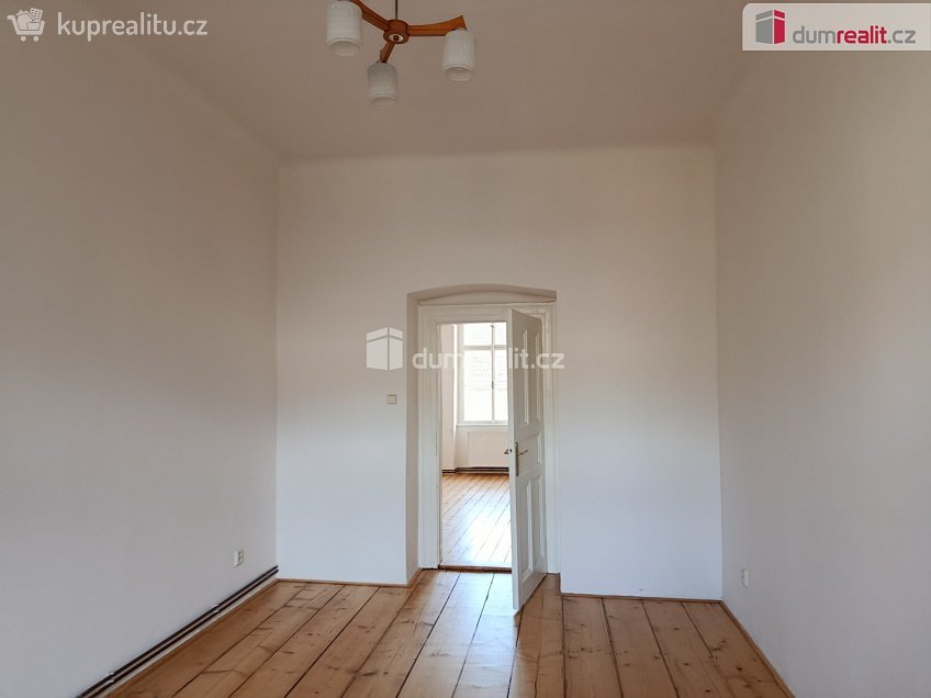 Pronájem bytu 3+1 80 m^2 Holečkova, Praha 5 