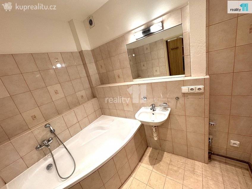 Pronájem bytu 2+kk 49 m^2 Kouřimská, Praha 3 