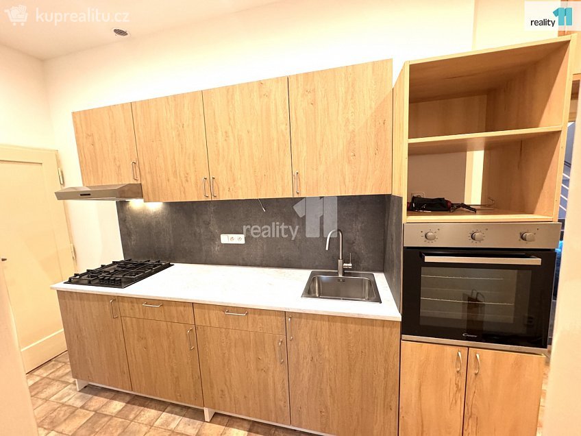 Pronájem bytu 2+kk 49 m^2 Kouřimská, Praha 3 