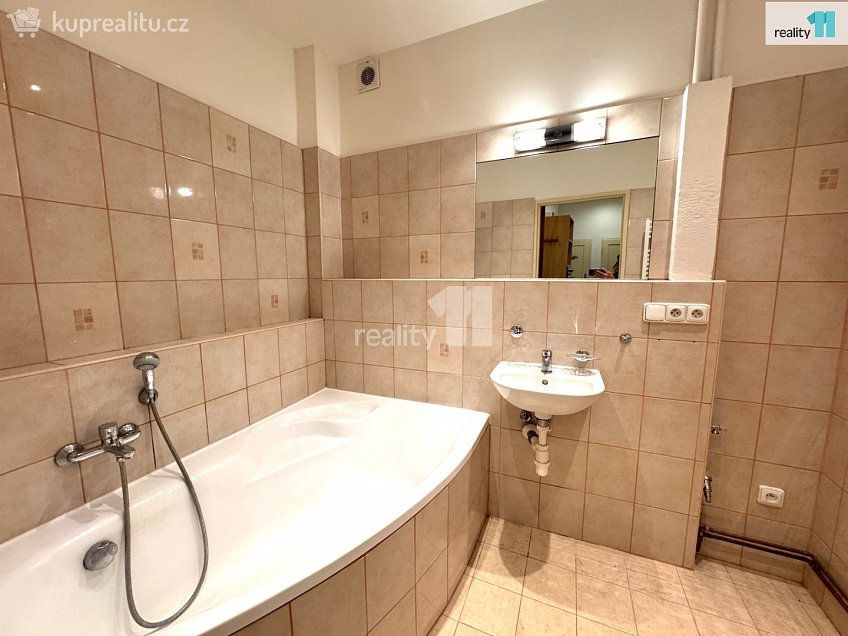 Pronájem bytu 2+kk 49 m^2 Kouřimská, Praha 3 