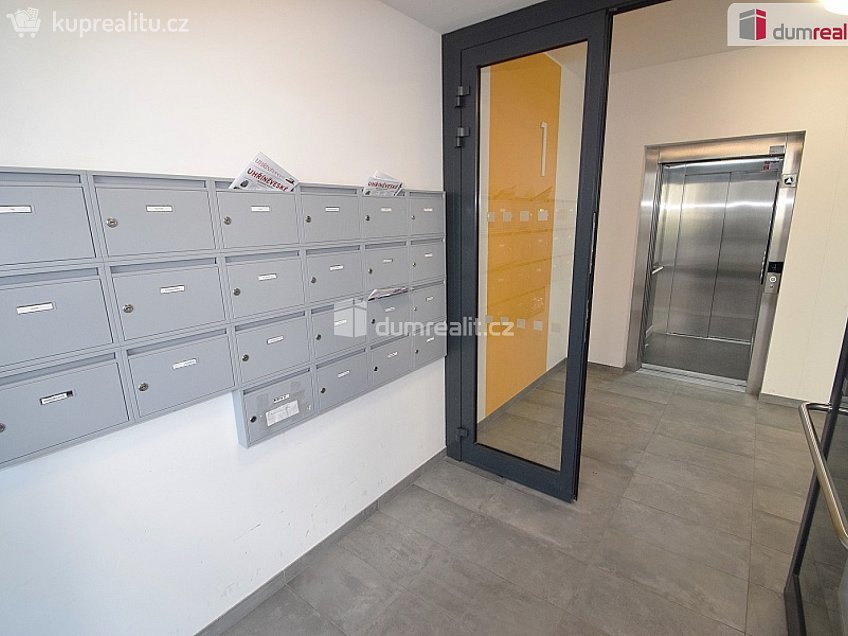 Prodej bytu 3+kk 68 m^2 Ke kříži, Praha 22 