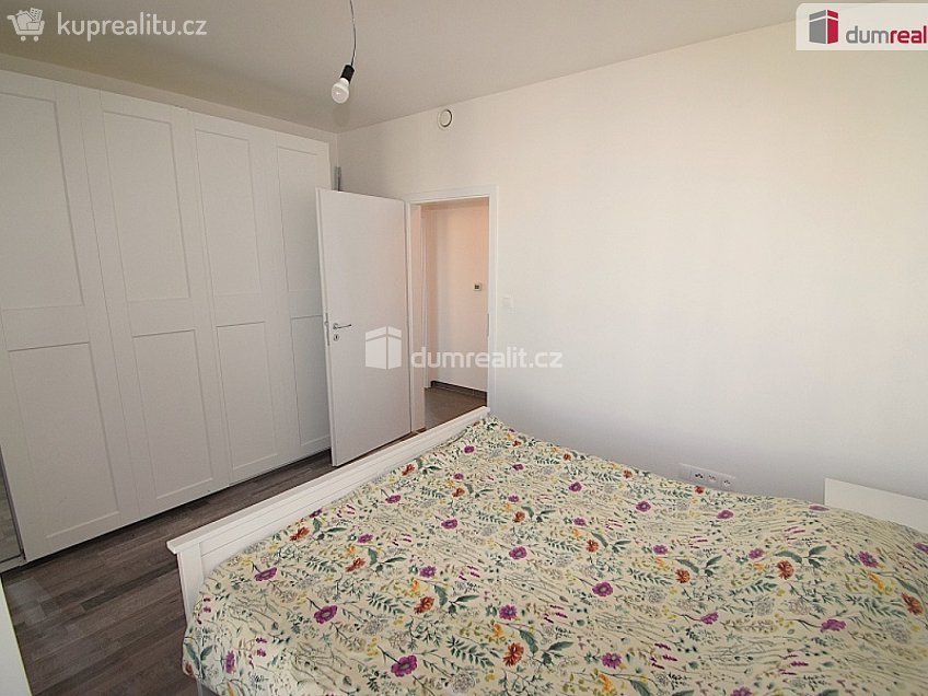 Prodej bytu 3+kk 68 m^2 Ke kříži, Praha 22 