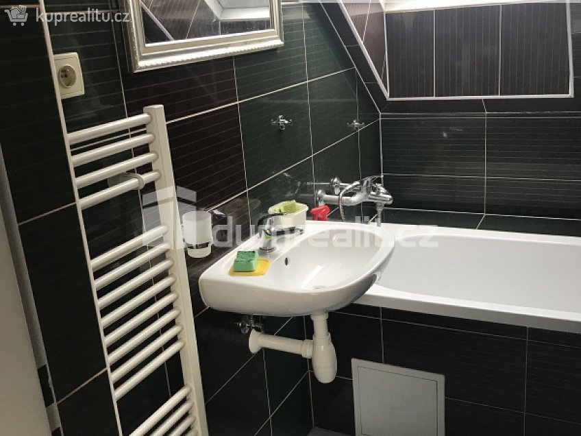 Pronájem bytu 3+kk 45 m^2 Zenklova, Praha 8 