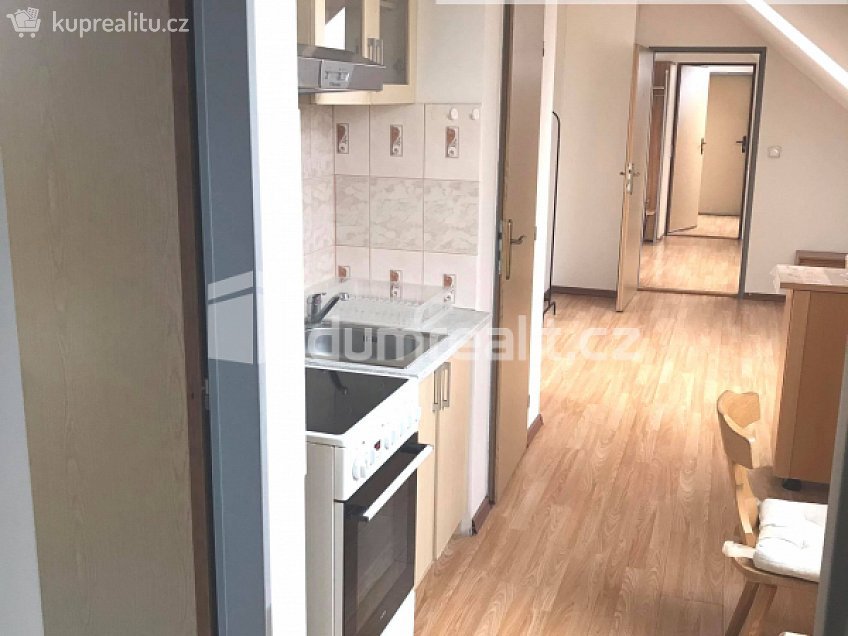 Pronájem bytu 3+kk 45 m^2 Zenklova, Praha 8 