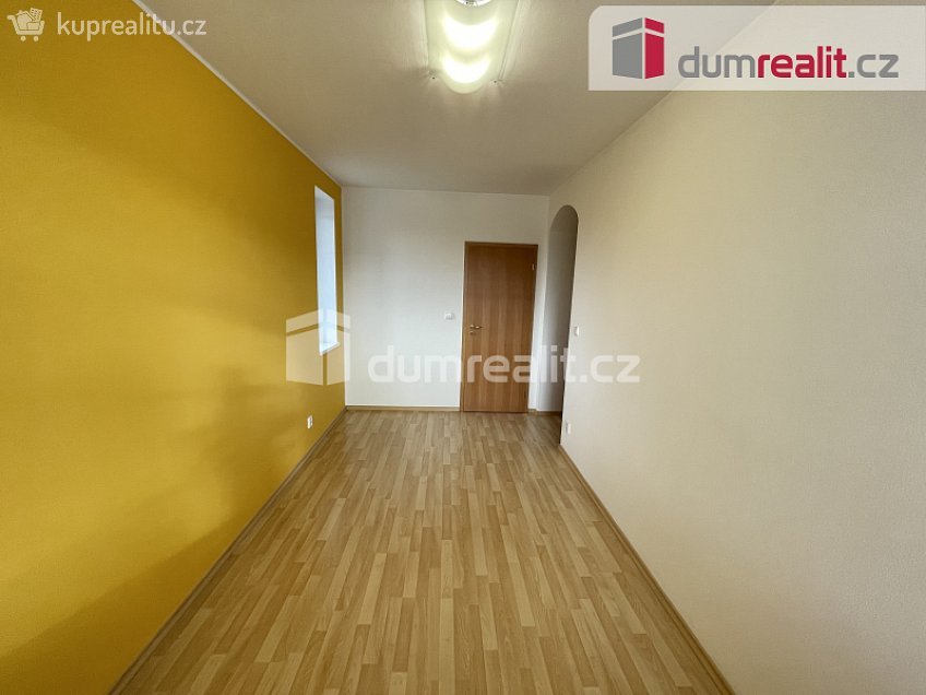 Pronájem bytu 1+1 30 m^2 Pod valem, Praha-Štěrboholy 