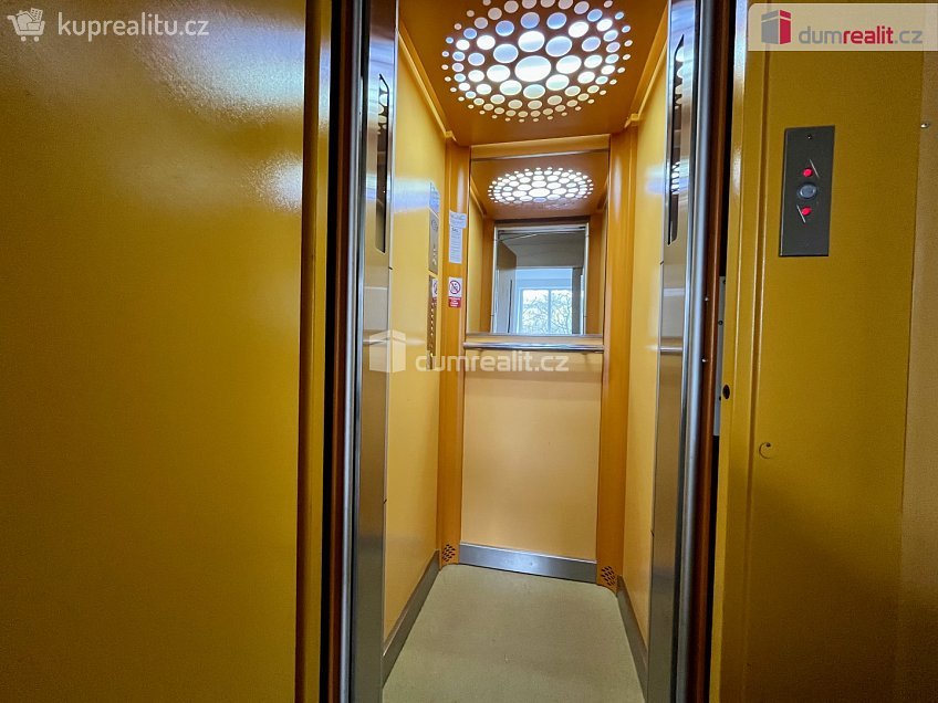 Pronájem bytu 3+1 73 m^2 Šmeralova, Karlovy Vary 