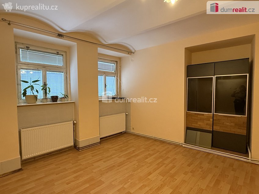 Pronájem bytu 1+1 52 m^2 Kolmá, Karlovy Vary 