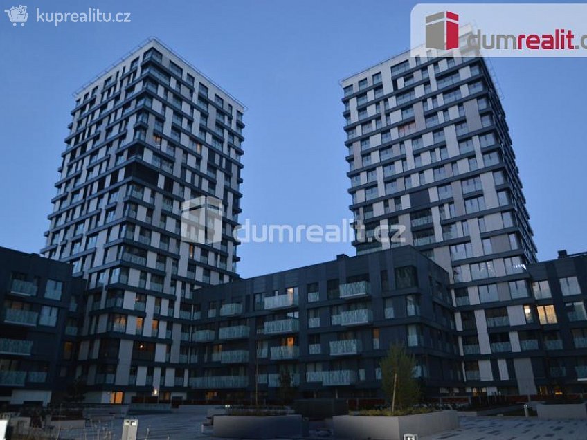 Pronájem bytu 1+kk 37 m^2 Olšanská, Praha 3 