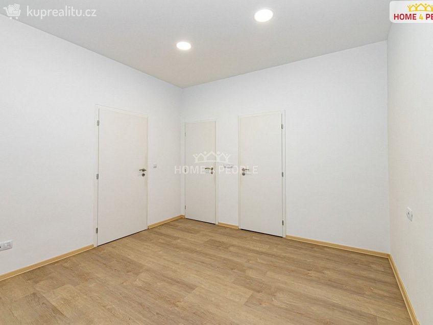 Prodej bytu 2+kk 37 m^2 Novovysočanská, Praha 9 