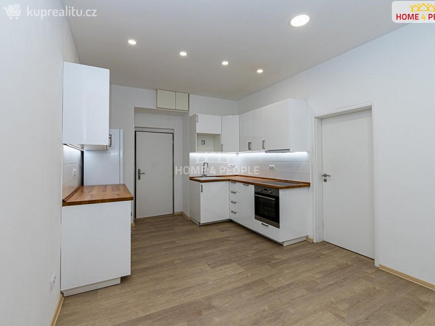 Prodej bytu 2+kk 37 m^2 Novovysočanská, Praha 9 