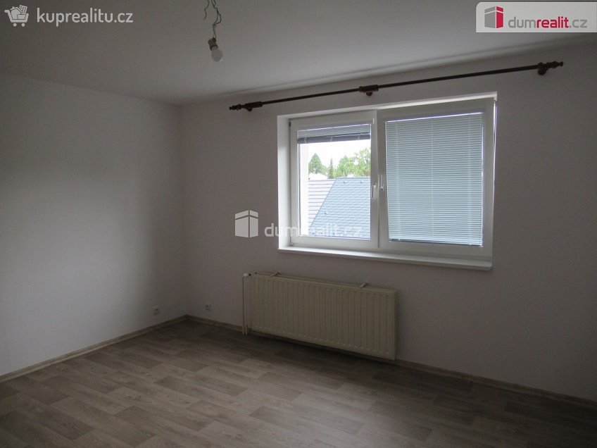 Pronájem bytu 2+1 65 m^2 Ořechová, Praha 8 