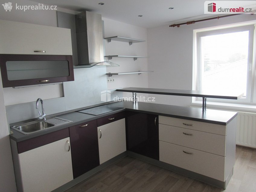 Pronájem bytu 2+1 65 m^2 Ořechová, Praha 8 