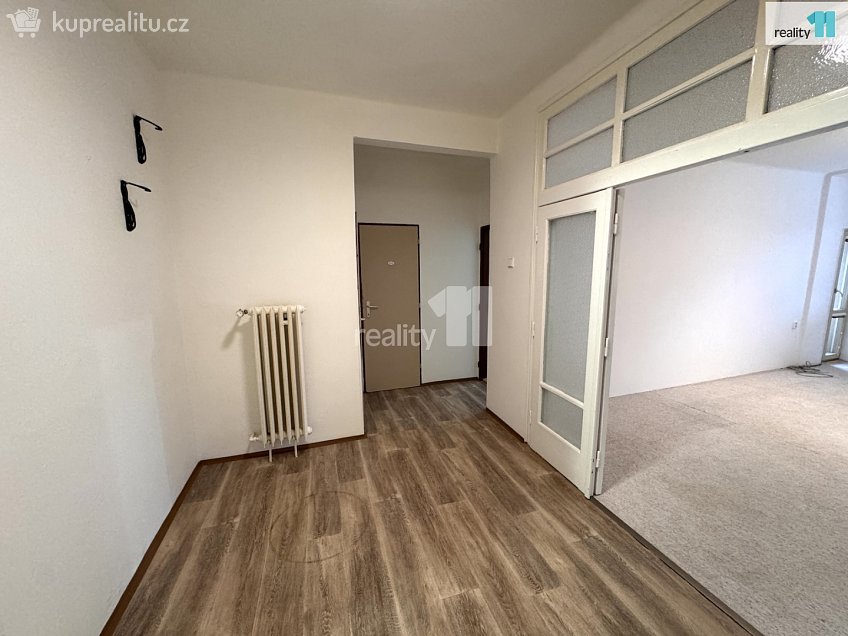 Pronájem bytu 2+1 75 m^2 U vršovického nádraží, Praha 10 