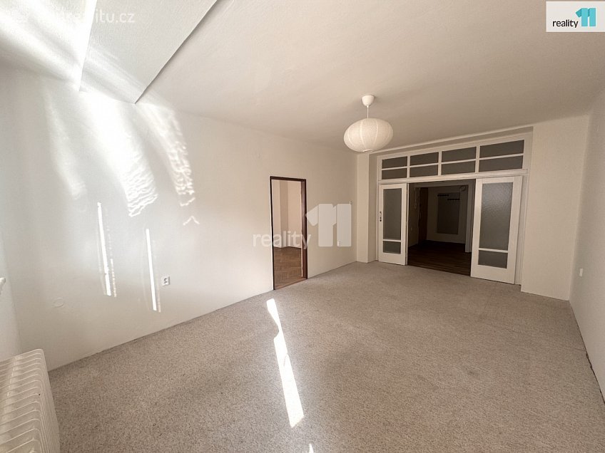 Pronájem bytu 2+1 75 m^2 U vršovického nádraží, Praha 10 