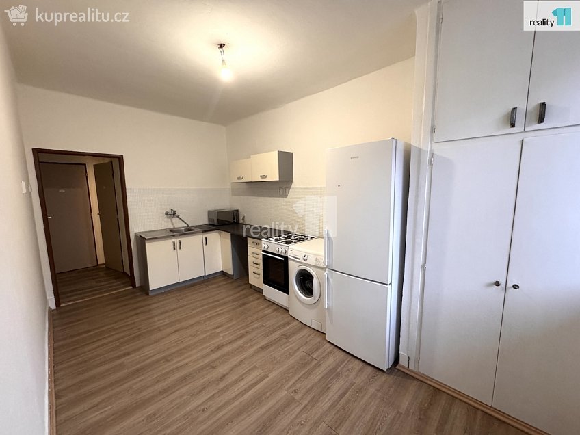 Pronájem bytu 2+1 75 m^2 U vršovického nádraží, Praha 10 