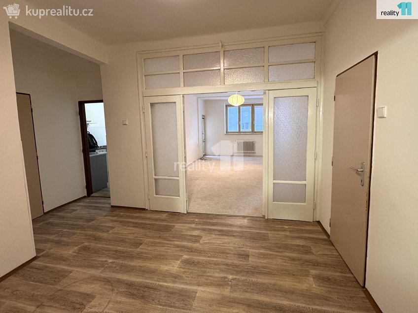 Pronájem bytu 2+1 75 m^2 U vršovického nádraží, Praha 10 