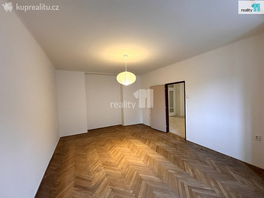 Pronájem bytu 2+1 75 m^2 U vršovického nádraží, Praha 10 