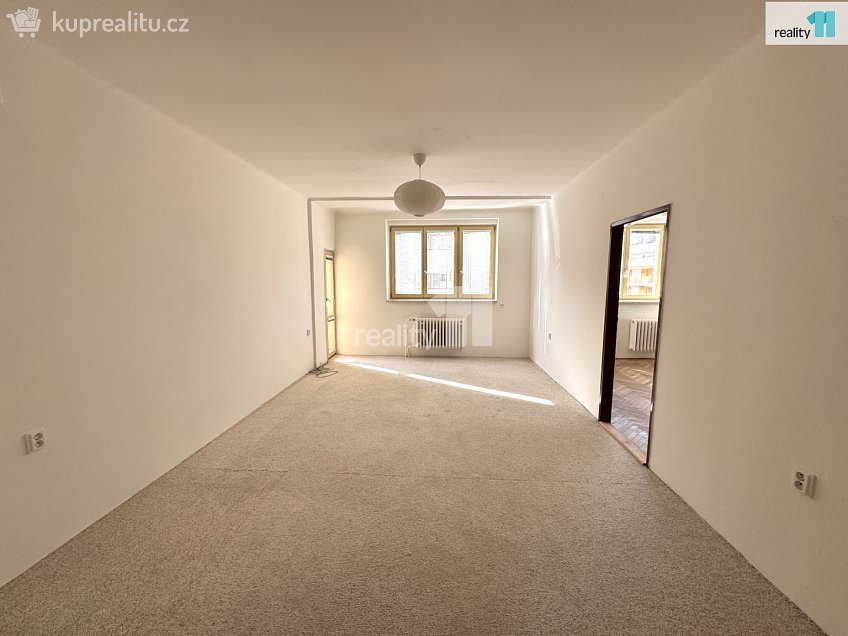 Pronájem bytu 2+1 75 m^2 U vršovického nádraží, Praha 10 