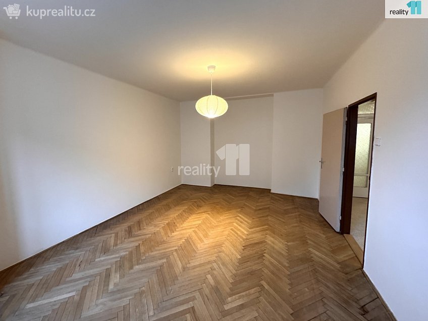 Pronájem bytu 2+1 75 m^2 U vršovického nádraží, Praha 10 