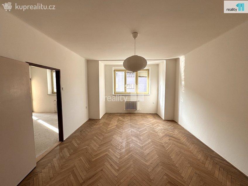 Pronájem bytu 2+1 75 m^2 U vršovického nádraží, Praha 10 