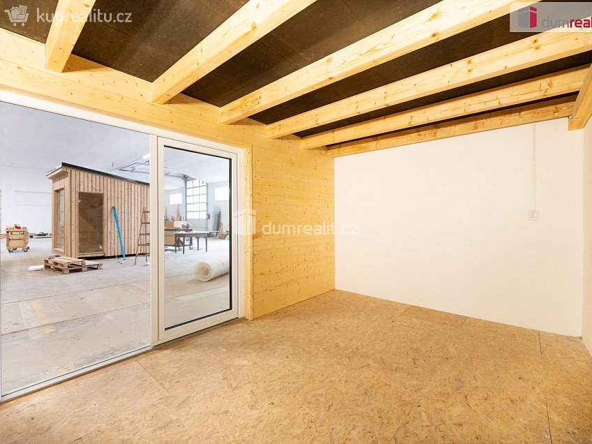 Pronájem  skladu 463 m^2 1. máje, Vimperk 