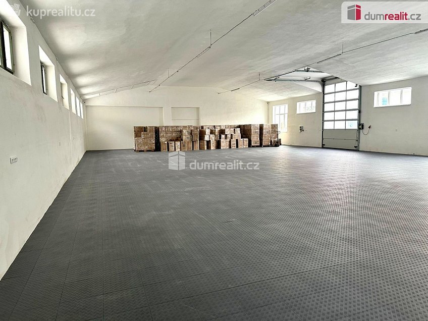 Pronájem  skladu 463 m^2 1. máje, Vimperk 