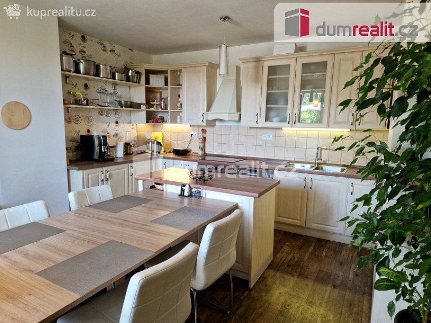 Prodej  rodinného domu 334 m^2 Zlatá Koruna, Zlatá Koruna 