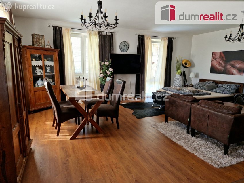 Prodej  rodinného domu 334 m^2 Zlatá Koruna, Zlatá Koruna 