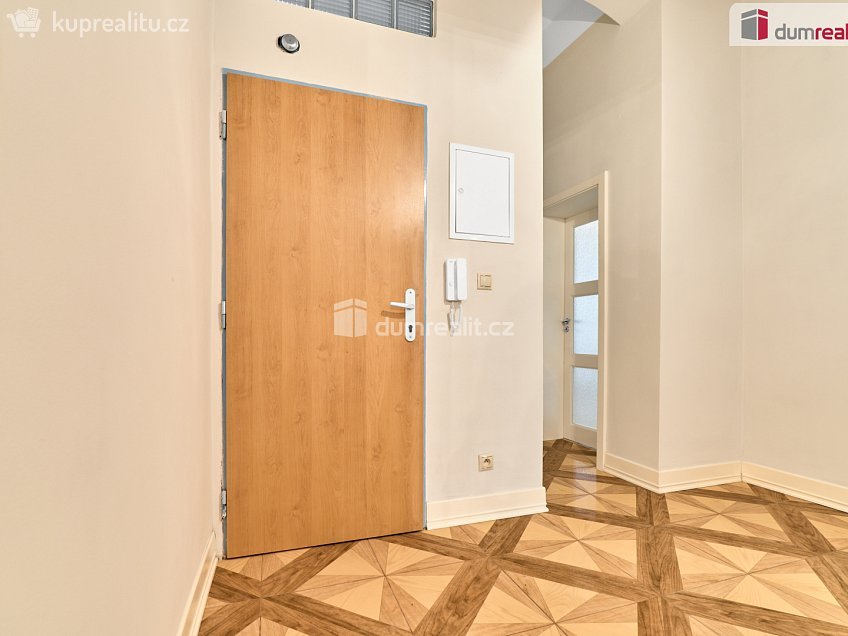 Prodej bytu 2+kk 94 m^2 Svahová, Karlovy Vary 