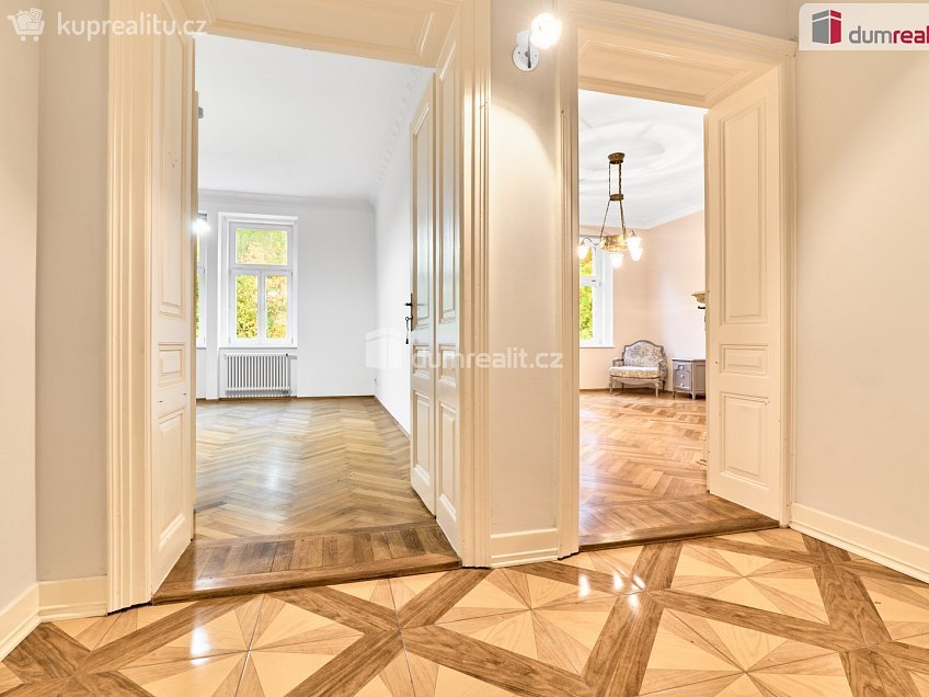 Prodej bytu 2+kk 94 m^2 Svahová, Karlovy Vary 