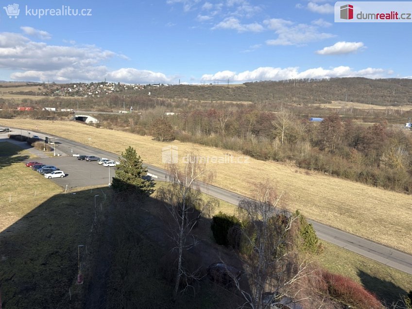 Pronájem bytu 1+1 37 m^2 Hrbovická, Chlumec 