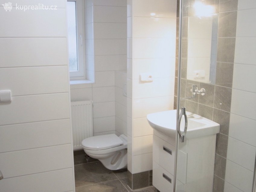 Pronájem bytu 2+1 59 m^2 Janáčkova, Znojmo 