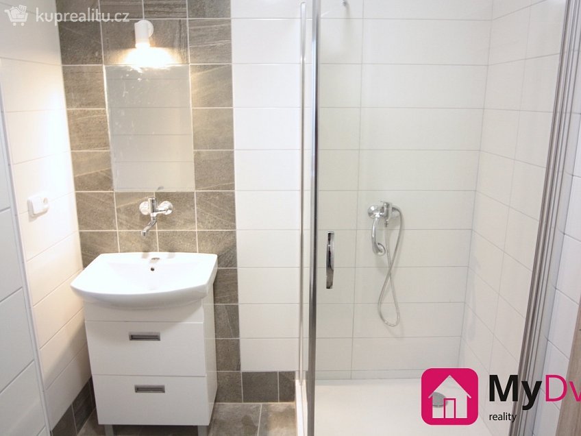 Pronájem bytu 2+1 59 m^2 Janáčkova, Znojmo 