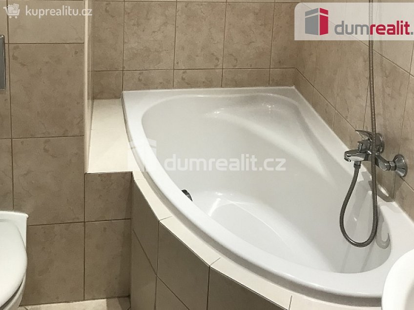 Pronájem bytu 2+kk 42 m^2 Holubí, Praha-Suchdol 