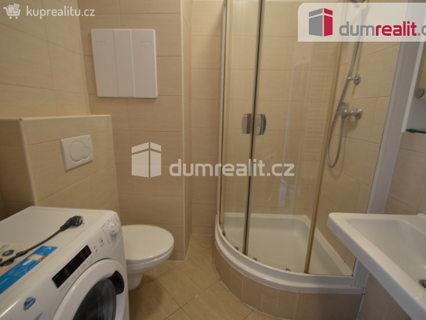 Pronájem bytu 1+kk 36 m^2 Jana Přibíka, Praha 9 