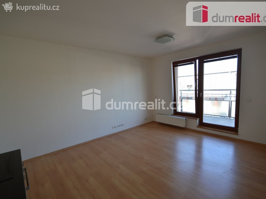 Pronájem bytu 1+kk 36 m^2 Jana Přibíka, Praha 9 