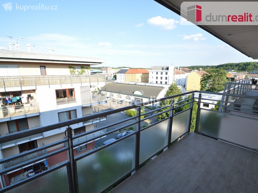 Pronájem bytu 1+kk 36 m^2 Jana Přibíka, Praha 9 