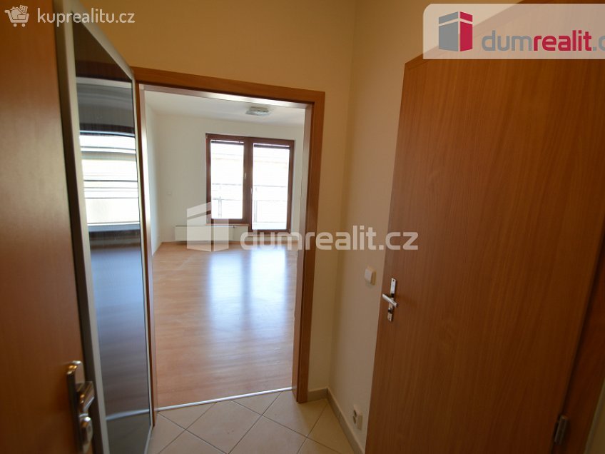 Pronájem bytu 1+kk 36 m^2 Jana Přibíka, Praha 9 