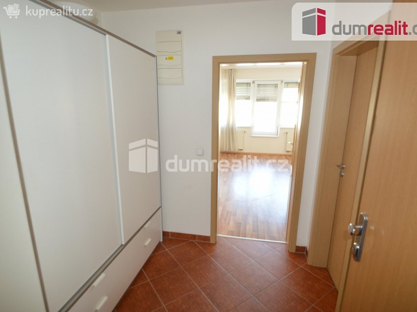 Pronájem bytu 1+kk 39 m^2 Pískařská, Praha 12 