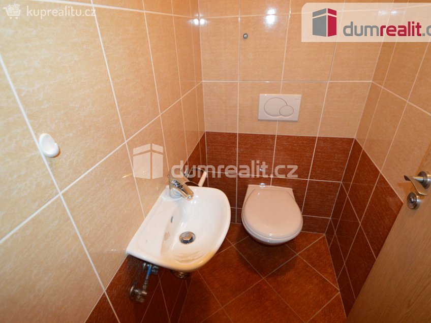 Pronájem bytu 1+kk 39 m^2 Pískařská, Praha 12 